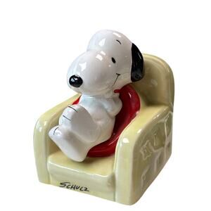 Vintage Schulz Peanuts Snoopy Relaxing in Chair 3.75" Schulz 1966